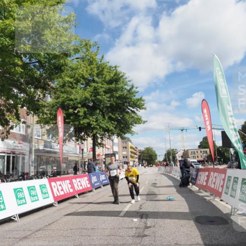 15.09.2024 - PSD Bank Halbmarathon Miley Keyser http://msf.ph/oto/7081282 15.09.2024 12:56:42 Ziel 2459, 2460, 3487 meine-sportfotos.de