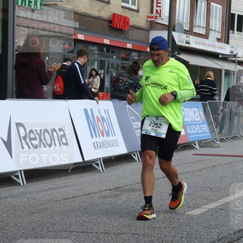 15.09.2024 - PSD Bank Halbmarathon Michael Strokosch http://msf.ph/oto/7081283 15.09.2024 12:26:30 Ziel 2252, 3237, 3489 meine-sportfotos.de