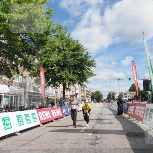 15.09.2024 - PSD Bank Halbmarathon Miley Keyser http://msf.ph/oto/7081287 15.09.2024 12:56:43 Ziel 2459, 2460, 3487 meine-sportfotos.de