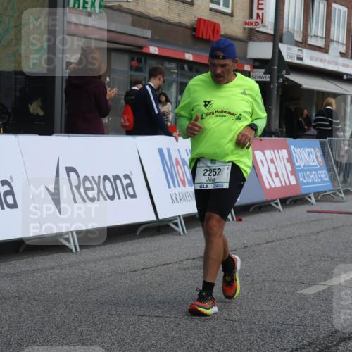 15.09.2024 - PSD Bank Halbmarathon Michael Strokosch http://msf.ph/oto/7081292 15.09.2024 12:26:31 Ziel 2252, 3237, 3489 meine-sportfotos.de