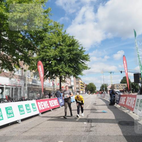 15.09.2024 - PSD Bank Halbmarathon Miley Keyser http://msf.ph/oto/7081297 15.09.2024 12:56:43 Ziel 2459, 2460, 3487 meine-sportfotos.de