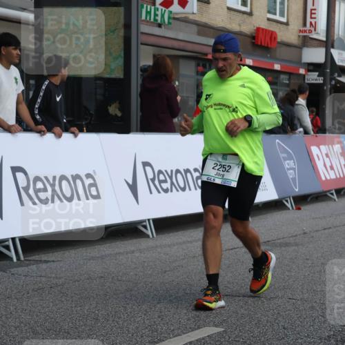 15.09.2024 - PSD Bank Halbmarathon Michael Strokosch http://msf.ph/oto/7081300 15.09.2024 12:26:31 Ziel 2252, 3237, 3489 meine-sportfotos.de