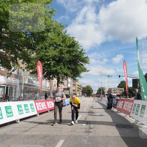 15.09.2024 - PSD Bank Halbmarathon Miley Keyser http://msf.ph/oto/7081301 15.09.2024 12:56:44 Ziel 2459, 2460, 3487 meine-sportfotos.de