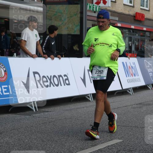 15.09.2024 - PSD Bank Halbmarathon Michael Strokosch http://msf.ph/oto/7081306 15.09.2024 12:26:31 Ziel 2252, 3237, 3489 meine-sportfotos.de