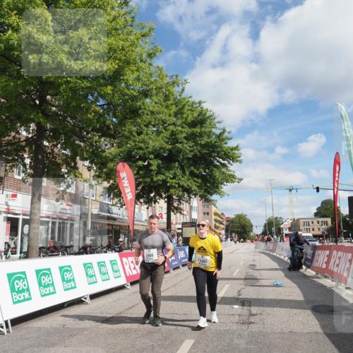 15.09.2024 - PSD Bank Halbmarathon Miley Keyser http://msf.ph/oto/7081315 15.09.2024 12:56:44 Ziel 2459, 2460, 3487 meine-sportfotos.de