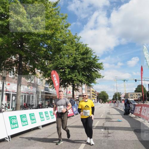 15.09.2024 - PSD Bank Halbmarathon Miley Keyser http://msf.ph/oto/7081324 15.09.2024 12:56:45 Ziel 2459, 2460, 3487 meine-sportfotos.de