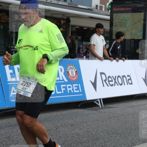 15.09.2024 - PSD Bank Halbmarathon Michael Strokosch http://msf.ph/oto/7081333 15.09.2024 12:26:33 Ziel 2009, 2252, 3237, 3374, 3489 meine-sportfotos.de