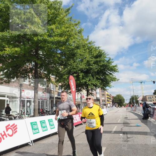 15.09.2024 - PSD Bank Halbmarathon Miley Keyser http://msf.ph/oto/7081342 15.09.2024 12:56:45 Ziel 2459, 2460, 3487 meine-sportfotos.de