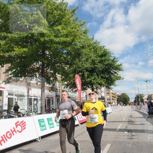 15.09.2024 - PSD Bank Halbmarathon Miley Keyser http://msf.ph/oto/7081347 15.09.2024 12:56:45 Ziel 2459, 2460, 3487 meine-sportfotos.de