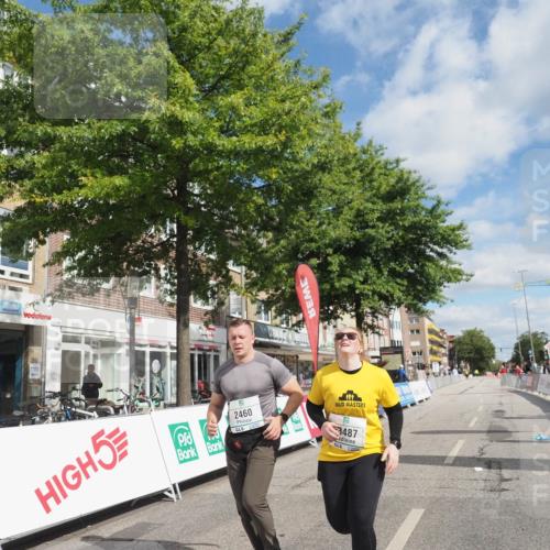15.09.2024 - PSD Bank Halbmarathon Miley Keyser http://msf.ph/oto/7081350 15.09.2024 12:56:45 Ziel 2459, 2460, 3487 meine-sportfotos.de