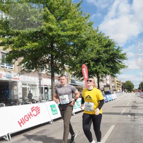 15.09.2024 - PSD Bank Halbmarathon Miley Keyser http://msf.ph/oto/7081355 15.09.2024 12:56:46 Ziel 2459, 2460, 3487 meine-sportfotos.de