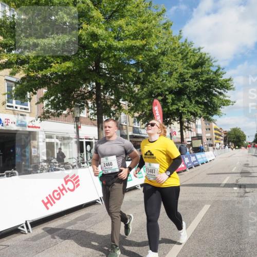 15.09.2024 - PSD Bank Halbmarathon Miley Keyser http://msf.ph/oto/7081358 15.09.2024 12:56:46 Ziel 2459, 2460, 3487 meine-sportfotos.de