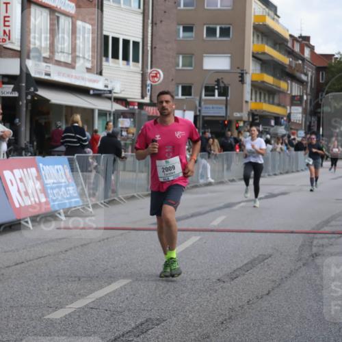 15.09.2024 - PSD Bank Halbmarathon Michael Strokosch http://msf.ph/oto/7081379 15.09.2024 12:26:41 Ziel 2009, 3128, 3374 meine-sportfotos.de