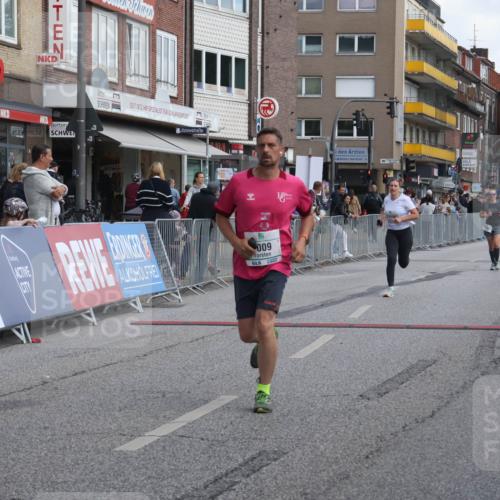 15.09.2024 - PSD Bank Halbmarathon Michael Strokosch http://msf.ph/oto/7081383 15.09.2024 12:26:41 Ziel 2009, 3128, 3374 meine-sportfotos.de