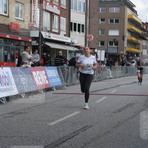 15.09.2024 - PSD Bank Halbmarathon Michael Strokosch http://msf.ph/oto/7081427 15.09.2024 12:26:45 Ziel 2009, 3128, 3374, 3490 meine-sportfotos.de