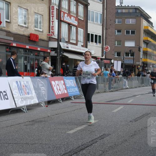 15.09.2024 - PSD Bank Halbmarathon Michael Strokosch http://msf.ph/oto/7081439 15.09.2024 12:26:45 Ziel 2009, 3128, 3374, 3490 meine-sportfotos.de