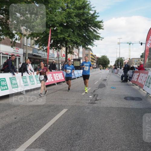 15.09.2024 - PSD Bank Halbmarathon Miley Keyser http://msf.ph/oto/7081569 15.09.2024 13:00:21 Ziel 2433, 2435, 2830 meine-sportfotos.de