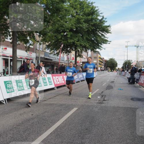 15.09.2024 - PSD Bank Halbmarathon Miley Keyser http://msf.ph/oto/7081578 15.09.2024 13:00:22 Ziel 2433, 2435, 2830 meine-sportfotos.de