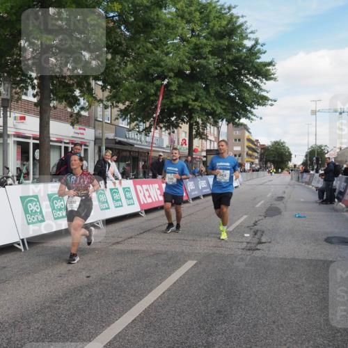 15.09.2024 - PSD Bank Halbmarathon Miley Keyser http://msf.ph/oto/7081582 15.09.2024 13:00:22 Ziel 2433, 2435, 2830 meine-sportfotos.de