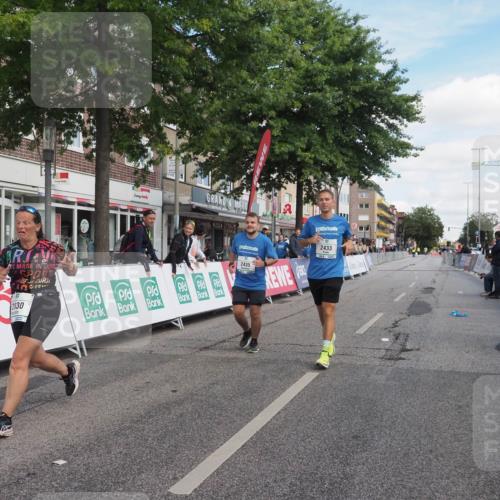 15.09.2024 - PSD Bank Halbmarathon Miley Keyser http://msf.ph/oto/7081597 15.09.2024 13:00:22 Ziel 2433, 2435, 2830 meine-sportfotos.de
