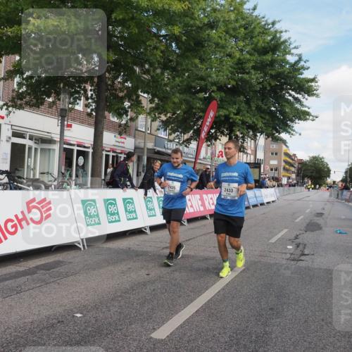 15.09.2024 - PSD Bank Halbmarathon Miley Keyser http://msf.ph/oto/7081605 15.09.2024 13:00:23 Ziel 2433, 2435, 2830 meine-sportfotos.de