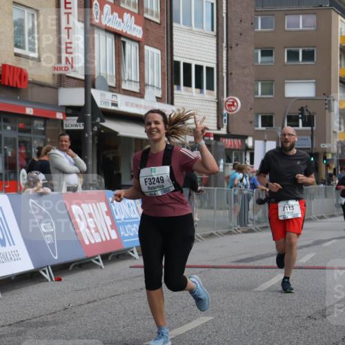 15.09.2024 - PSD Bank Halbmarathon Michael Strokosch http://msf.ph/oto/7081624 15.09.2024 12:26:59 Ziel 2113, 2812, 3249, 3490 meine-sportfotos.de