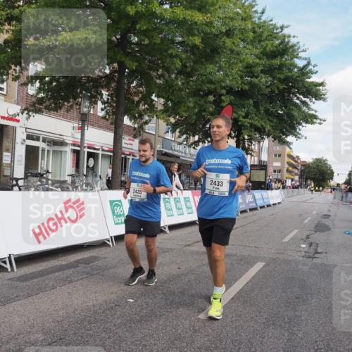 15.09.2024 - PSD Bank Halbmarathon Miley Keyser http://msf.ph/oto/7081627 15.09.2024 13:00:24 Ziel 2433, 2435, 2830 meine-sportfotos.de