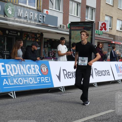 15.09.2024 - PSD Bank Halbmarathon Michael Strokosch http://msf.ph/oto/7082234 15.09.2024 12:27:57 Ziel 1858, 2322, 2420, 3073, 3284 meine-sportfotos.de