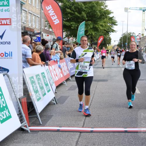 15.09.2024 - PSD Bank Halbmarathon Strokosch-Dieckow http://msf.ph/oto/7082293 15.09.2024 12:26:20 Ziel 3226, 3239, 3281, 3286, 3413 meine-sportfotos.de