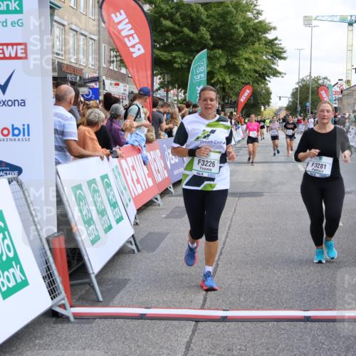 15.09.2024 - PSD Bank Halbmarathon Strokosch-Dieckow http://msf.ph/oto/7082351 15.09.2024 12:26:20 Ziel 3226, 3239, 3281, 3286, 3413 meine-sportfotos.de