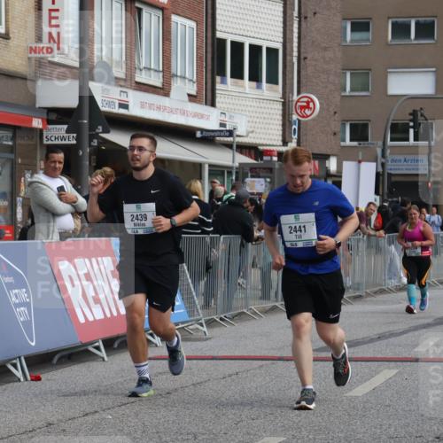 15.09.2024 - PSD Bank Halbmarathon Michael Strokosch http://msf.ph/oto/7082447 15.09.2024 12:28:11 Ziel 2322, 2392, 2439, 2441, 3017, 3121, 3274, 3327 meine-sportfotos.de