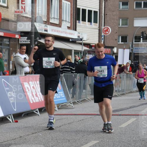15.09.2024 - PSD Bank Halbmarathon Michael Strokosch http://msf.ph/oto/7082451 15.09.2024 12:28:11 Ziel 2322, 2392, 2439, 2441, 3017, 3121, 3274, 3327 meine-sportfotos.de