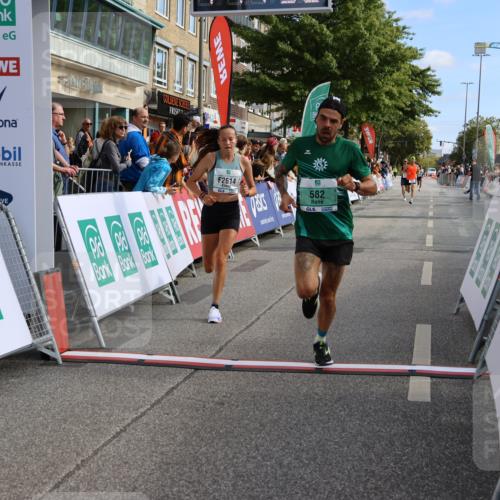 15.09.2024 - PSD Bank Halbmarathon Strokosch-Dieckow http://msf.ph/oto/7082488 15.09.2024 11:18:23 Ziel 418, 582, 583, 1006, 1073, 1077, 2614 meine-sportfotos.de