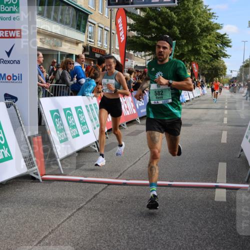 15.09.2024 - PSD Bank Halbmarathon Strokosch-Dieckow http://msf.ph/oto/7082563 15.09.2024 11:18:24 Ziel 418, 582, 583, 1006, 1073, 2614 meine-sportfotos.de