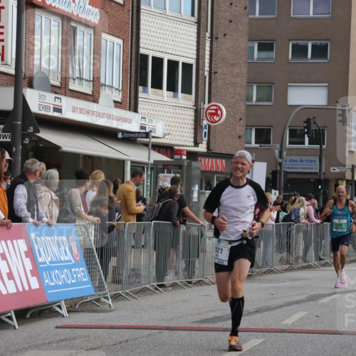 15.09.2024 - PSD Bank Halbmarathon Michael Strokosch http://msf.ph/oto/7082809 15.09.2024 11:20:10 Ziel 598, 611, 619, 843, 1021, 2613 meine-sportfotos.de