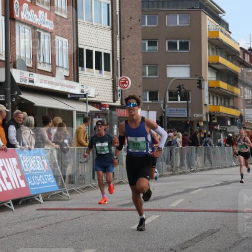 15.09.2024 - PSD Bank Halbmarathon Michael Strokosch http://msf.ph/oto/7082915 15.09.2024 11:20:16 Ziel 598, 611, 619, 647, 669, 843, 852, 861, 1021 meine-sportfotos.de