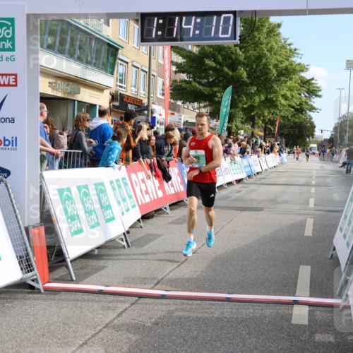 15.09.2024 - PSD Bank Halbmarathon Strokosch-Dieckow http://msf.ph/oto/7083005 15.09.2024 11:15:01 Ziel 412, 570, 588, 845 meine-sportfotos.de