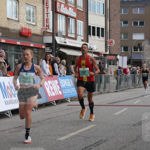 15.09.2024 - PSD Bank Halbmarathon Michael Strokosch http://msf.ph/oto/7083008 15.09.2024 11:20:22 Ziel 424, 598, 619, 647, 651, 669, 852, 861, 1021, 1068 meine-sportfotos.de
