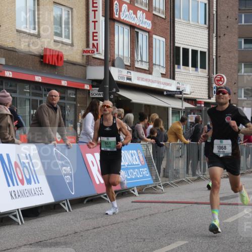 15.09.2024 - PSD Bank Halbmarathon Michael Strokosch http://msf.ph/oto/7083067 15.09.2024 11:20:25 Ziel 424, 598, 619, 647, 649, 651, 669, 852, 861, 880, 1068 meine-sportfotos.de