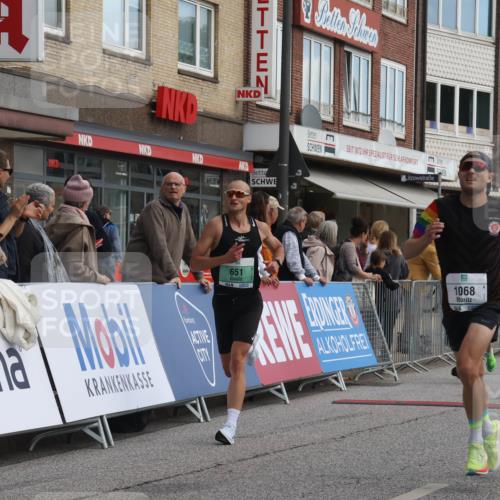 15.09.2024 - PSD Bank Halbmarathon Michael Strokosch http://msf.ph/oto/7083071 15.09.2024 11:20:25 Ziel 424, 598, 619, 647, 649, 651, 669, 852, 861, 880, 1068 meine-sportfotos.de