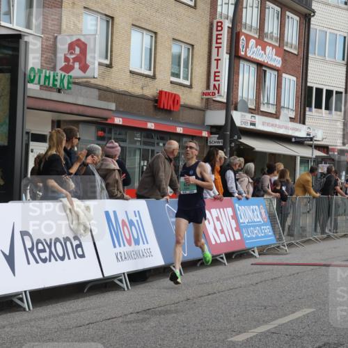 15.09.2024 - PSD Bank Halbmarathon Michael Strokosch http://msf.ph/oto/7083106 15.09.2024 11:20:27 Ziel 424, 598, 618, 619, 647, 649, 651, 669, 852, 861, 880, 1068 meine-sportfotos.de