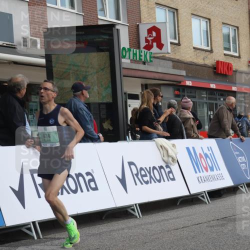 15.09.2024 - PSD Bank Halbmarathon Michael Strokosch http://msf.ph/oto/7083122 15.09.2024 11:20:29 Ziel 424, 618, 619, 647, 649, 651, 669, 852, 861, 880, 898, 1068 meine-sportfotos.de