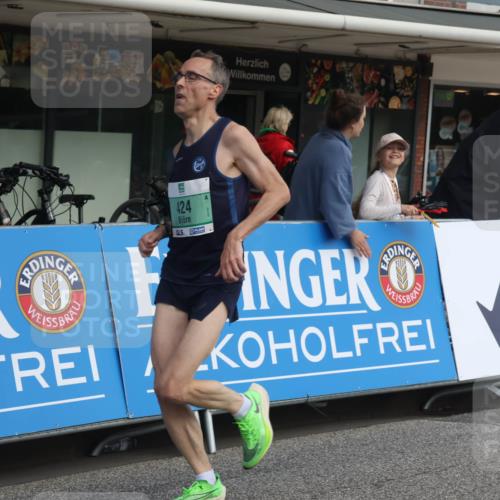 15.09.2024 - PSD Bank Halbmarathon Michael Strokosch http://msf.ph/oto/7083135 15.09.2024 11:20:29 Ziel 424, 618, 619, 647, 649, 651, 669, 852, 861, 880, 898, 1068 meine-sportfotos.de