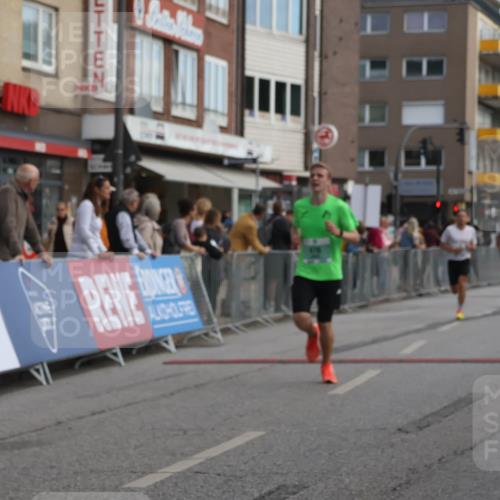 15.09.2024 - PSD Bank Halbmarathon Michael Strokosch http://msf.ph/oto/7083243 15.09.2024 11:20:36 Ziel 411, 424, 618, 649, 651, 676, 821, 880, 898, 1067, 1068 meine-sportfotos.de