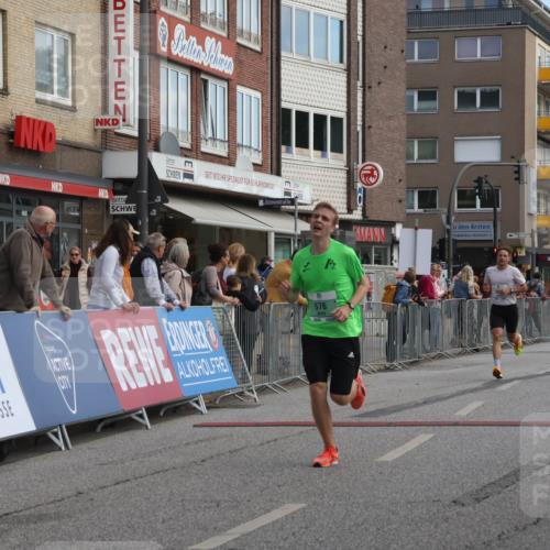 15.09.2024 - PSD Bank Halbmarathon Michael Strokosch http://msf.ph/oto/7083246 15.09.2024 11:20:37 Ziel 411, 424, 618, 649, 651, 676, 821, 880, 898, 1067, 1068 meine-sportfotos.de