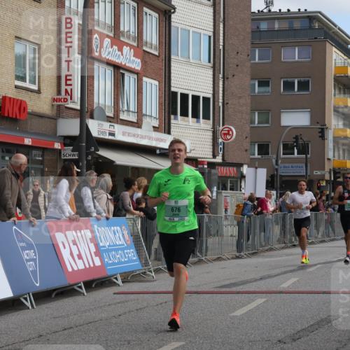 15.09.2024 - PSD Bank Halbmarathon Michael Strokosch http://msf.ph/oto/7083250 15.09.2024 11:20:37 Ziel 411, 424, 618, 649, 651, 676, 821, 880, 898, 1067, 1068 meine-sportfotos.de