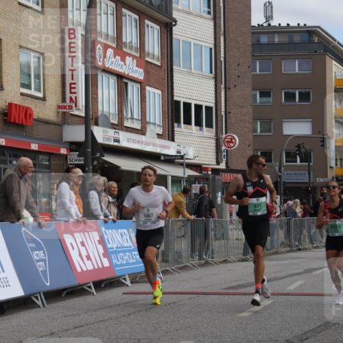 15.09.2024 - PSD Bank Halbmarathon Michael Strokosch http://msf.ph/oto/7083297 15.09.2024 11:20:40 Ziel 411, 424, 618, 622, 649, 676, 821, 850, 880, 898, 1008, 1067 meine-sportfotos.de