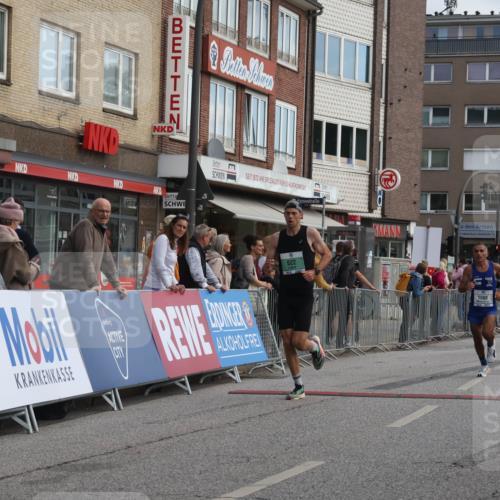 15.09.2024 - PSD Bank Halbmarathon Michael Strokosch http://msf.ph/oto/7083336 15.09.2024 11:20:43 Ziel 411, 618, 622, 649, 676, 821, 850, 880, 898, 1008, 1067 meine-sportfotos.de
