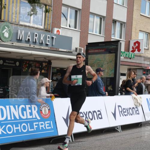 15.09.2024 - PSD Bank Halbmarathon Michael Strokosch http://msf.ph/oto/7083377 15.09.2024 11:20:46 Ziel 411, 618, 622, 625, 676, 821, 850, 898, 1008, 1020, 1067 meine-sportfotos.de