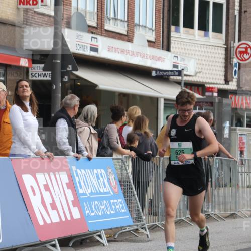15.09.2024 - PSD Bank Halbmarathon Michael Strokosch http://msf.ph/oto/7083420 15.09.2024 11:20:50 Ziel 411, 557, 622, 625, 676, 821, 850, 875, 1008, 1020, 1067 meine-sportfotos.de